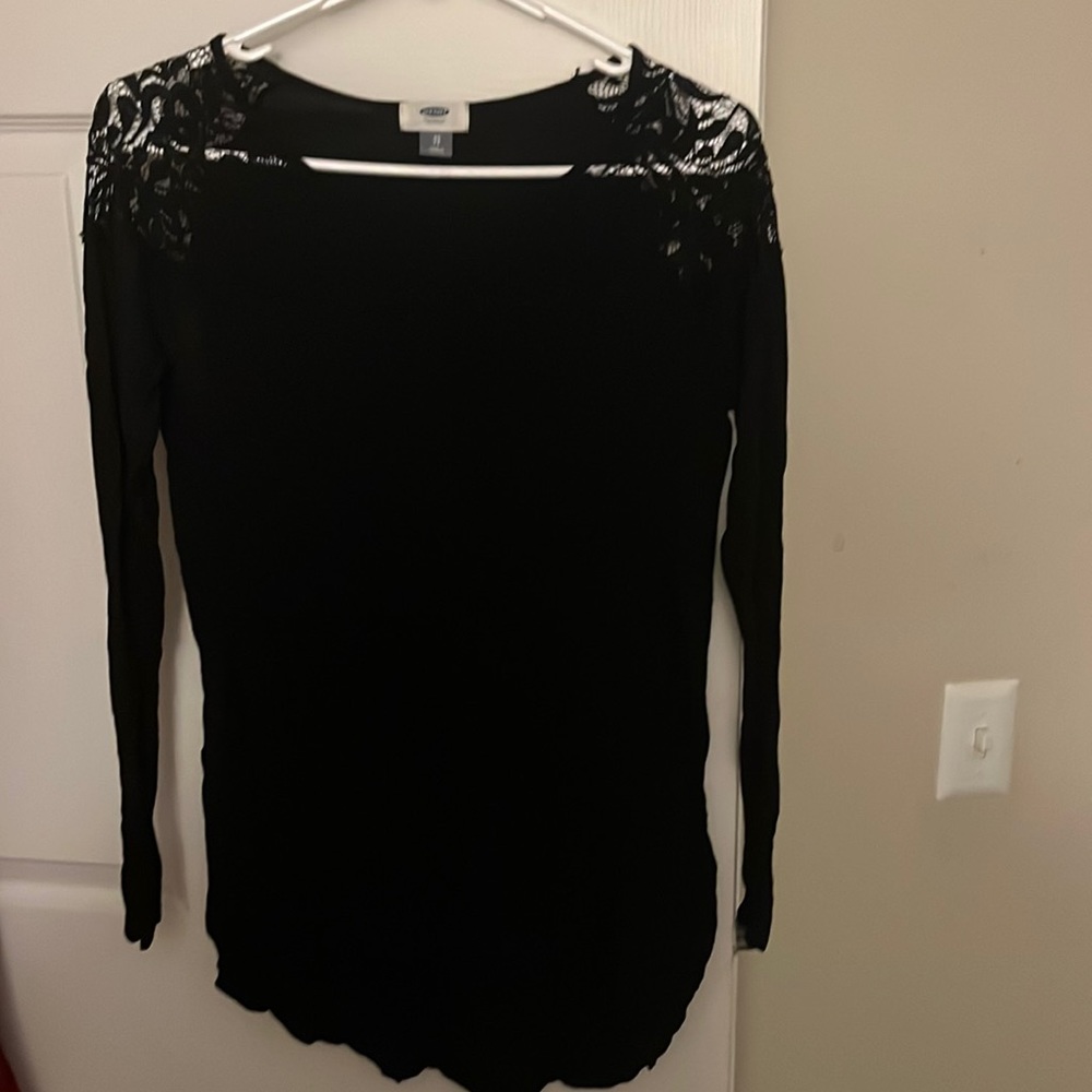 Old Navy tunic top with lace shoulders, size women’s XS